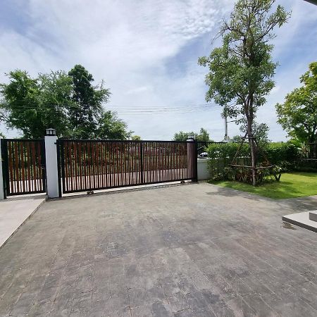Baan Dalah Pool Villa Buriram Exteriör bild