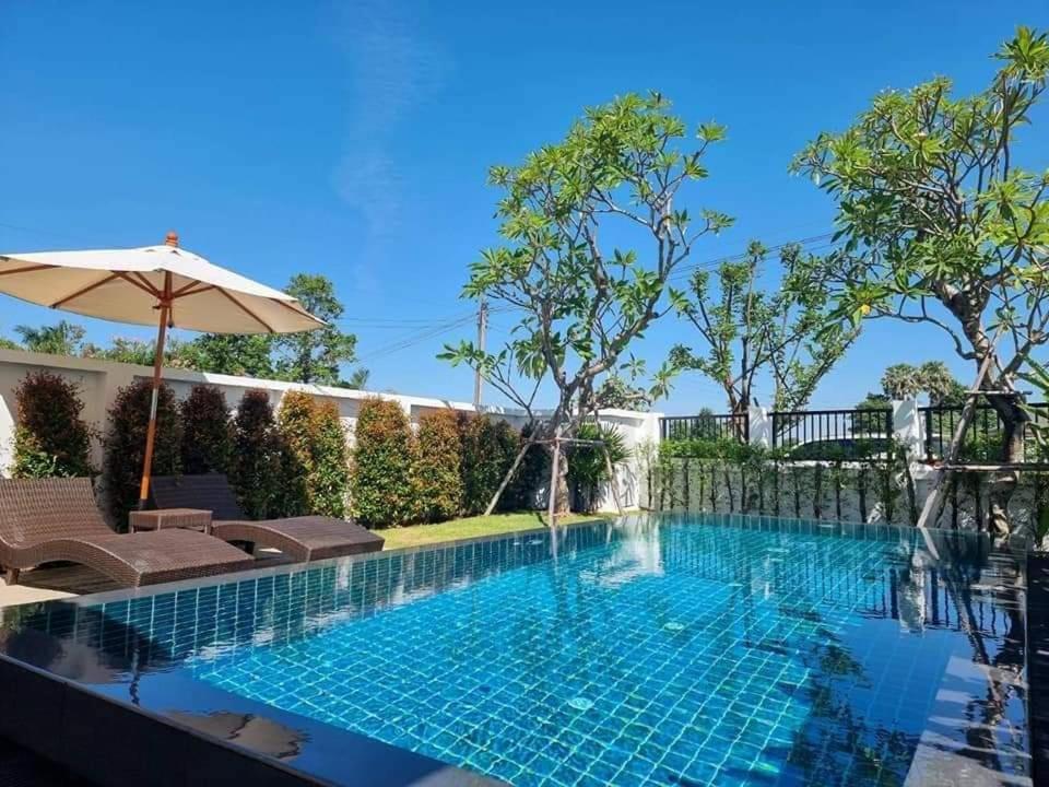 Baan Dalah Pool Villa Buriram Exteriör bild