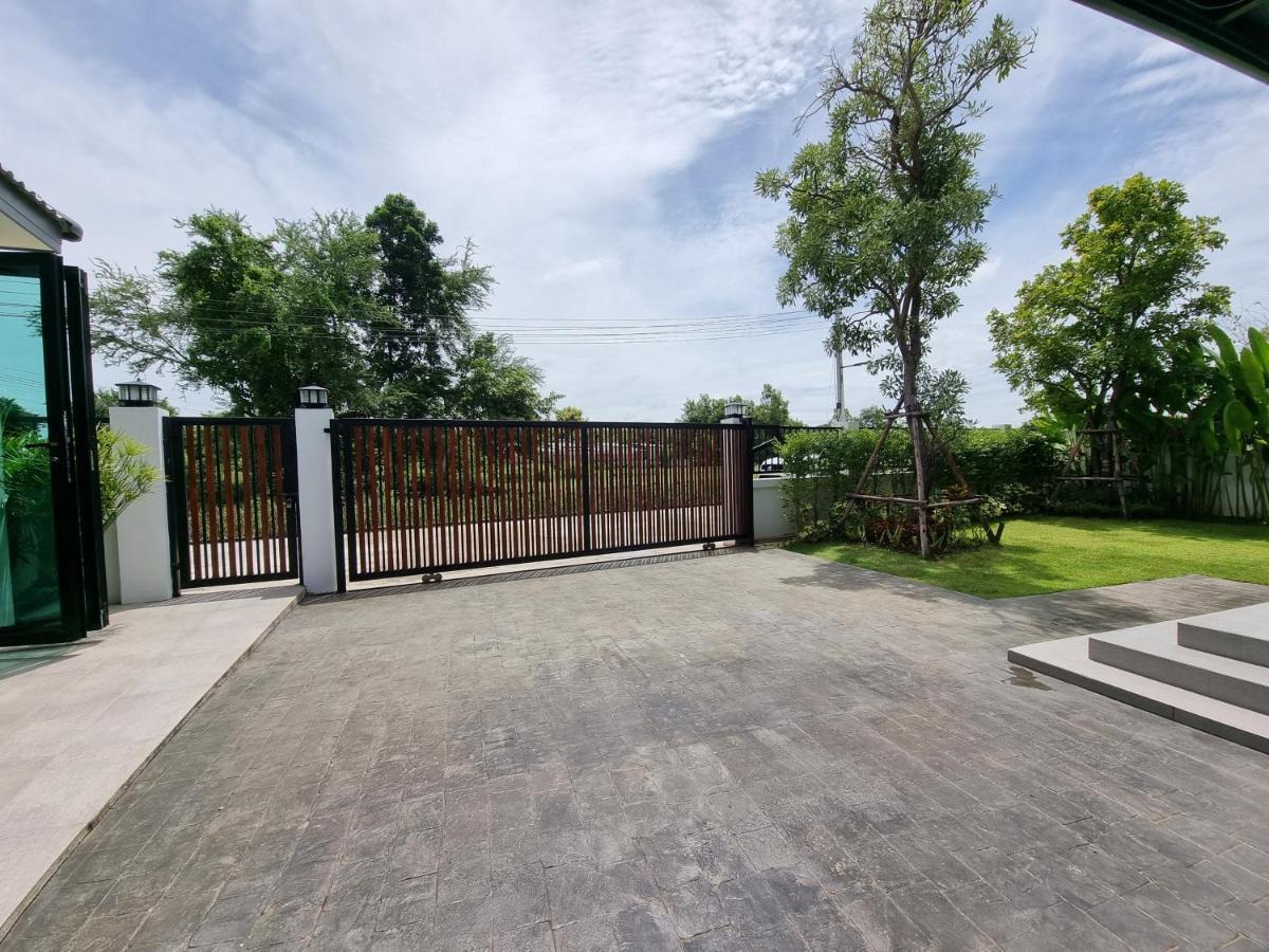 Baan Dalah Pool Villa Buriram Exteriör bild